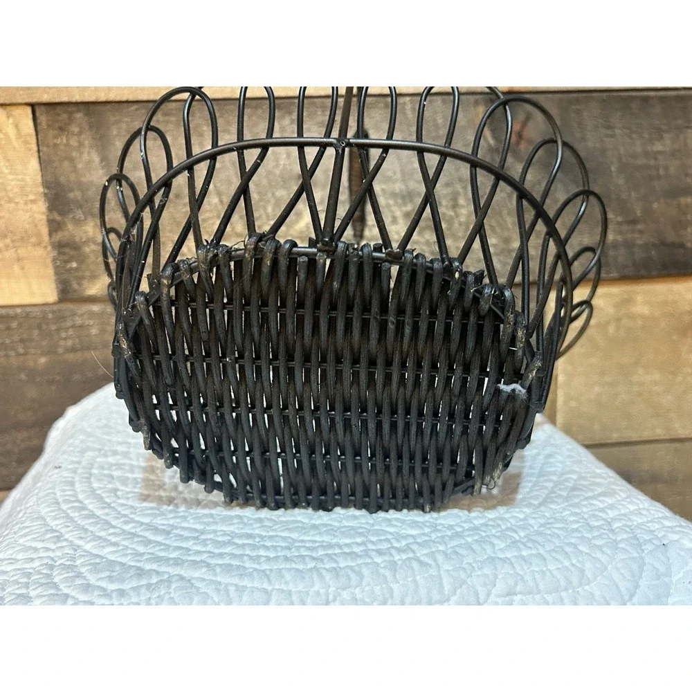 Wicker and Wire‎ Round Basket with Handle 8
